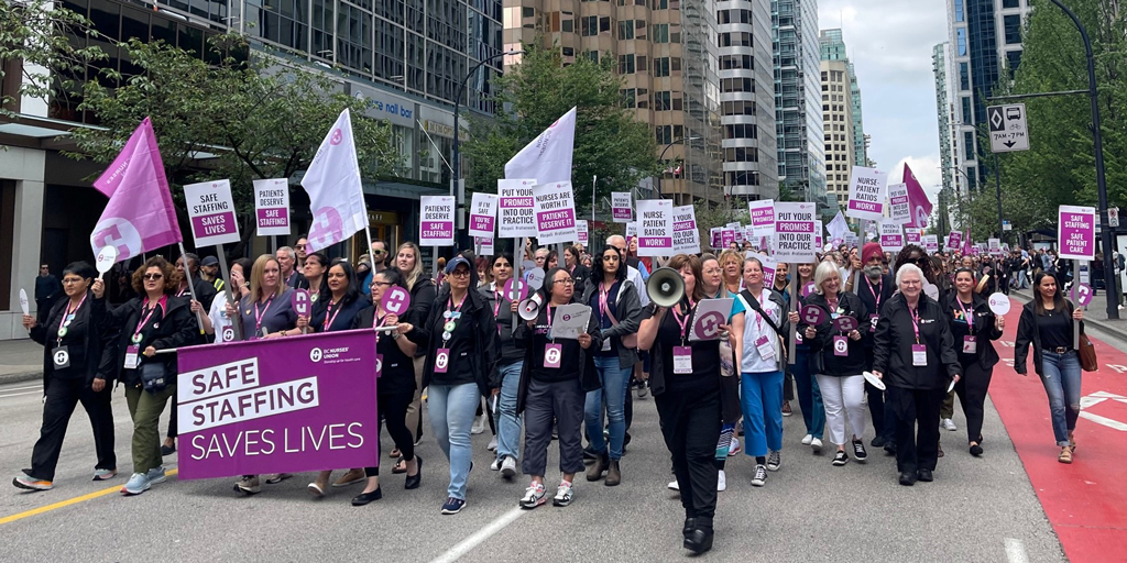 Hundreds of #BCNU nurses from across the province rallied in Vancouver today, calling on the government to address the severe staffing shortage that is leading to untenable conditions throughout BC. #BCNURally #BCPoli #BCHealthCare  #RatiosWork #KeepthePromise