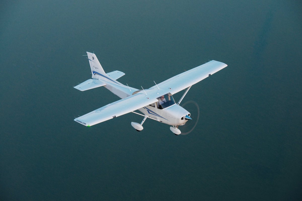 Lake life with the Skyhawk 🐟

#FlyCessna #aviation #avgeek