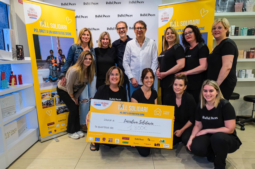 Una tallada de cabells solidària aconsegueix recaptar 1.800 euros per la Fundació Vicente Ferrer

🔗 viumolinsderei.com/2023/05/31/una…

📸 <a href="/Guillemfotograf/">Guillemfotografs</a>