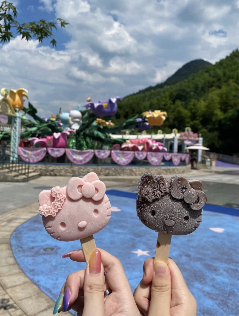 heartipink's tweet photo. want to eat a hello kitty ice-cream bar with my bestie https://t.co/SDzVA6lead