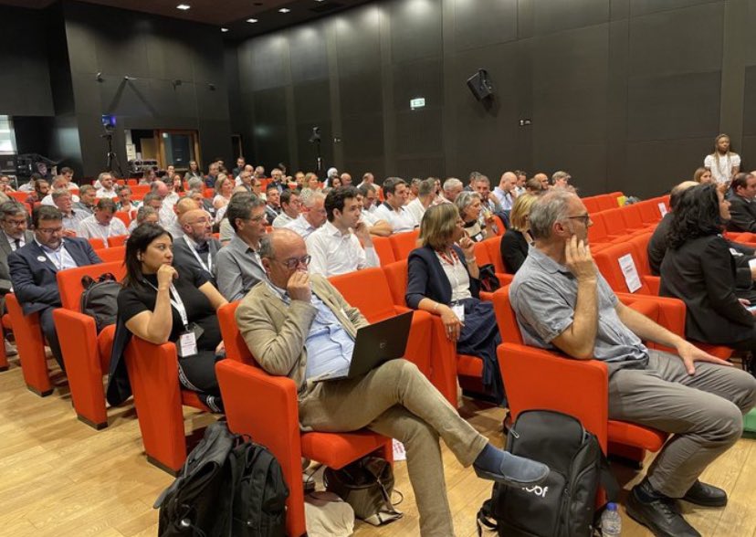 ChLambert_FICT's tweet photo. Avec @JMJancovici ça décoiffe !
Grand témoin à @Eliance_Elevage il dresse les projections de réchauffement &amp;les risques pr les activités d’élevage.
Pas d’hésitation: action !
Concilier #élevage &amp; #decarbonisation avec #génétique alimentation animale, agronomie, R&amp;D, conseil…GO ! https://t.co/M621xWv18K
