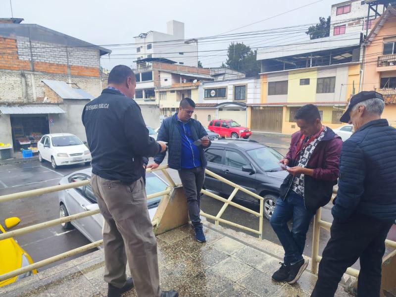 DefPublicaEC's tweet photo. 📌ATENCIÓN| La #DefensoríaPública, cada vez más cerca de ti.
📣#BrigadaInformativa
En #Loja, defensores públicos brindaron información sobre los servicios legales #gratuitos que brinda la institución a la ciudadanía, principalmente, en materia de #Niñez, #Laboral y #Violencia. https://t.co/42HhsMH3bt