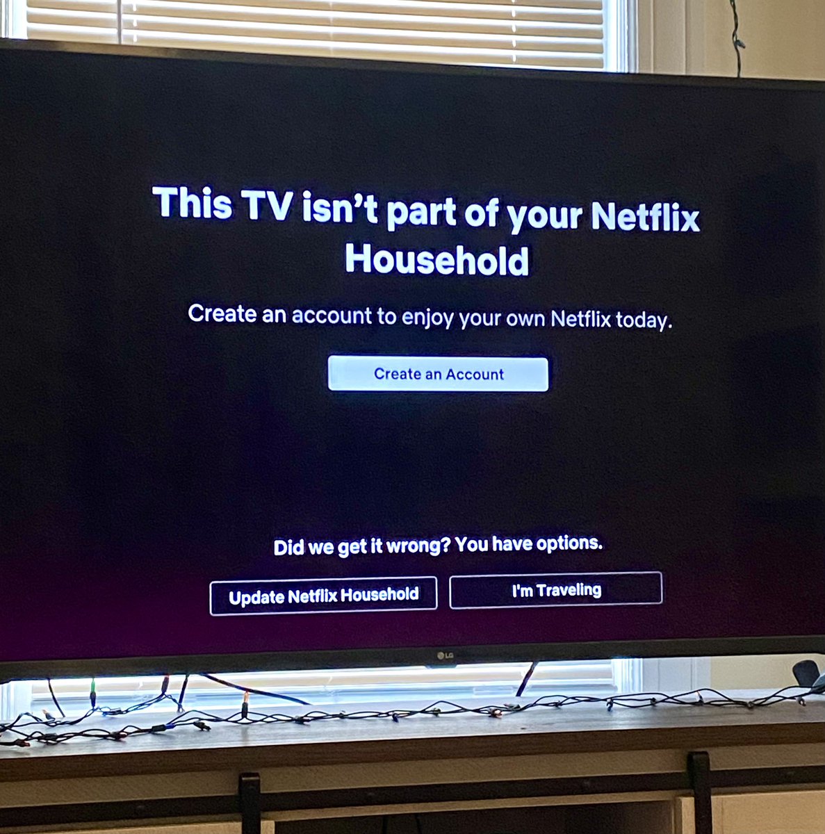 NeonTori's tweet photo. You NOT a real one for this, @netflix. https://t.co/GUEH041uv6