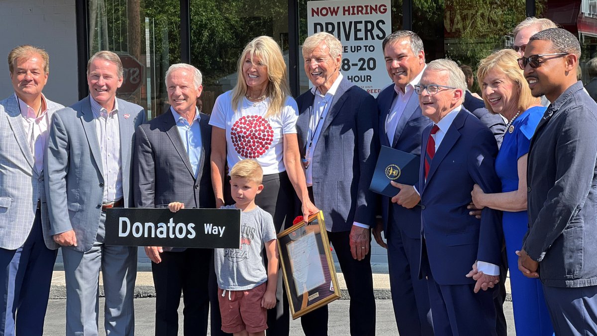 MayorGinther's tweet photo. I am happy to celebrate the 60th birthday of @Donatos today! Congratulations Jim and Jane on your success and I cannot wait to see what you will achieve in the years to come! #Columbus #community #pizza https://t.co/pA4CxxOrNT