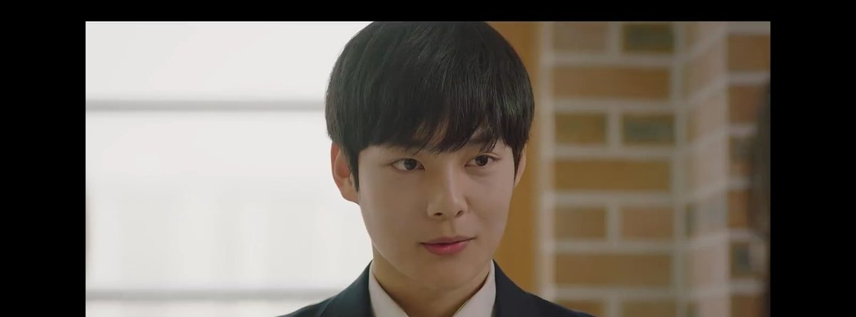 Isn't he the guy who played Im Juyoung in #TrueBeauty 

#TemperatureOfLanguage #KimMinKi