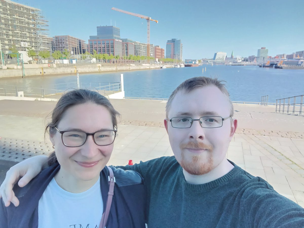 Vielen Dank an <a href="/klein_malte/">Malte</a>  für die Einladung an die <a href="/kieluni/">Universität Kiel CAU 🎓</a>  😊 In einem spannenden Workshop diskutierten wir mit den Teilnehmenden über Chancen und Risiken von Künstlicher Intelligenz im Unterricht und stellten zudem einige Beispiele aus der Praxis vor. 

#twlz <a href="/FoBi_kmsb/">KMS-Bildung I Fortbildungen</a>