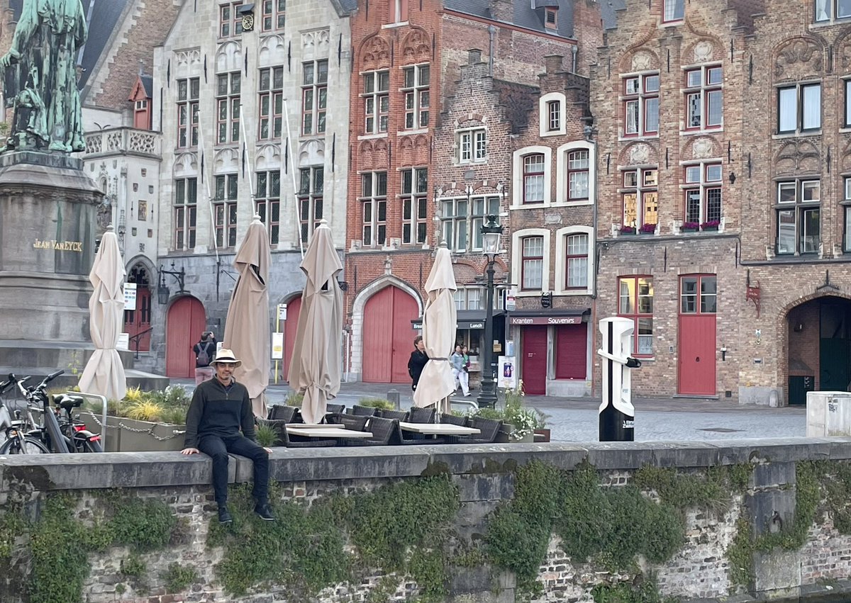 Normal_Oscar's tweet photo. Just chillin’, then and now. Brugge, 1944 and 2023. https://t.co/xiDxb0bNRA