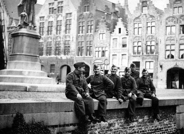 Normal_Oscar's tweet photo. Just chillin’, then and now. Brugge, 1944 and 2023. https://t.co/xiDxb0bNRA