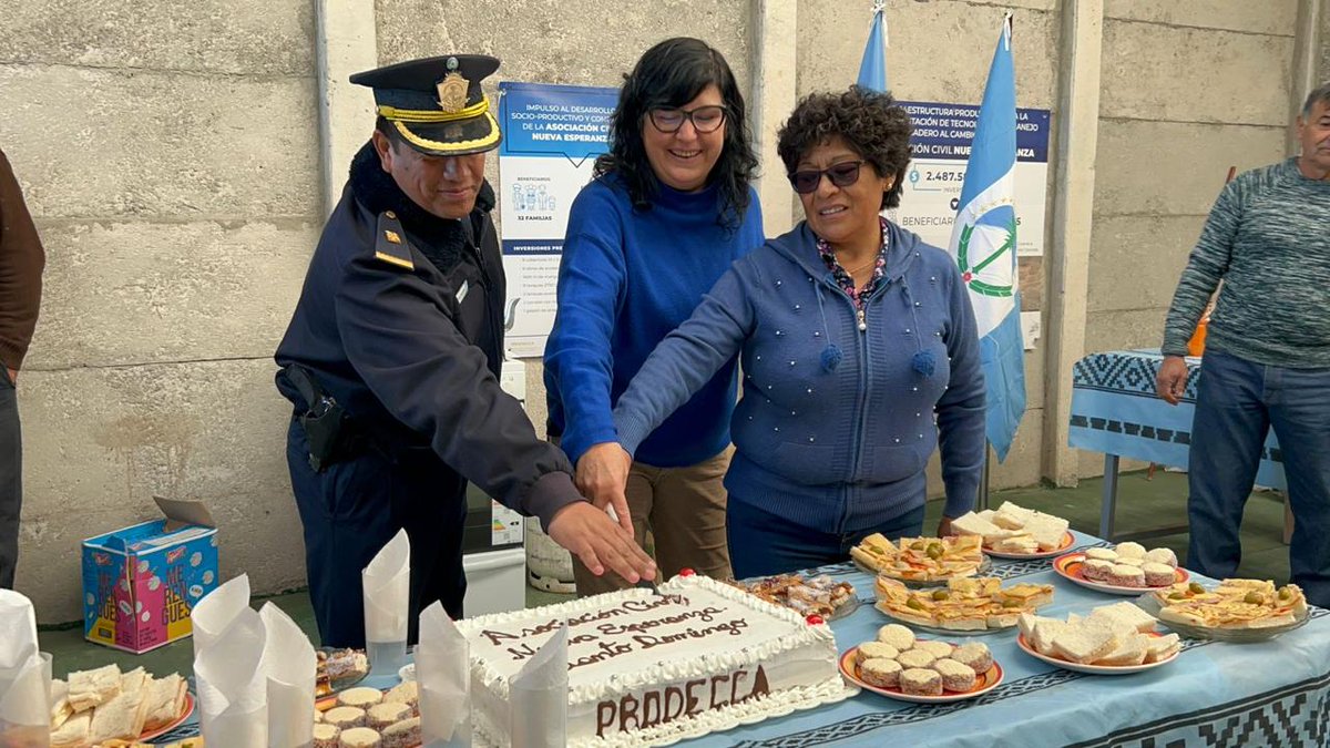 subsecprodnqn's tweet photo. Hoy en #SantoDomingo, inauguración el Galpón de la Asociación Nueva Esperanza, adquirido a través de un proyecto #PRODECCA que acompañamos desde la subsecretaría de Producción. Orgullosos de esta organización encabezada por una #MujerRural (Marta Claleo).
@AmaliaSapag @FLR_NQN https://t.co/qzABey4w5E