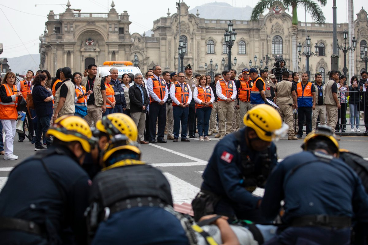 ¡No dejemos que la historia se repita, promovamos una cultura de prevención! Así se realizó el Simulacro Nacional Multipeligro, que reunió al alcalde <a href="/rlopezaliaga1/">Rafael López Aliaga</a>, la presidenta Dina Boluarte, entre otras autoridades. 

☝️ No olvides elaborar tu plan de emergencia familiar.