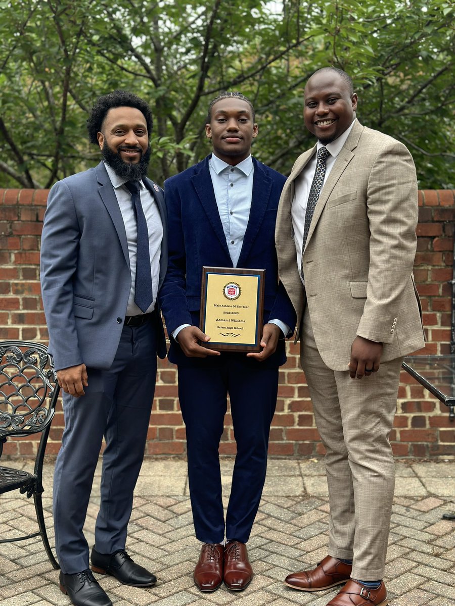 VBSalemFootball's tweet photo. Huge shoutout to Ahmarri Williams for being named the @SalemHSVB Male Athlete of the a year! 👹#greatdaytobeaSundevil #3sportathlete 🥍🏈🏀 https://t.co/eIC1HqPtgD