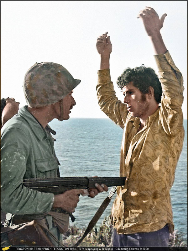 panapotis's tweet image. Τον κοίταξα στα μάτια και τον ρώτησα:
«Γίνεσαι μουσουλμάνος;»
Με τα χέρια δεμένα εδειξε να κατάλαβε και μου είπε μια λέξη άγνωστη: «Όι, όι».
Κατάλαβα την άρνησή του. Έτσι απλά, άδειασα μια ολόκληρη γεμιστήρα πάνω του.
(Ρ. Αλασόρ-Διαταγή:«Εκτελέστε τους αιχμαλώτους»)
#Δεν_Ξεχνώ