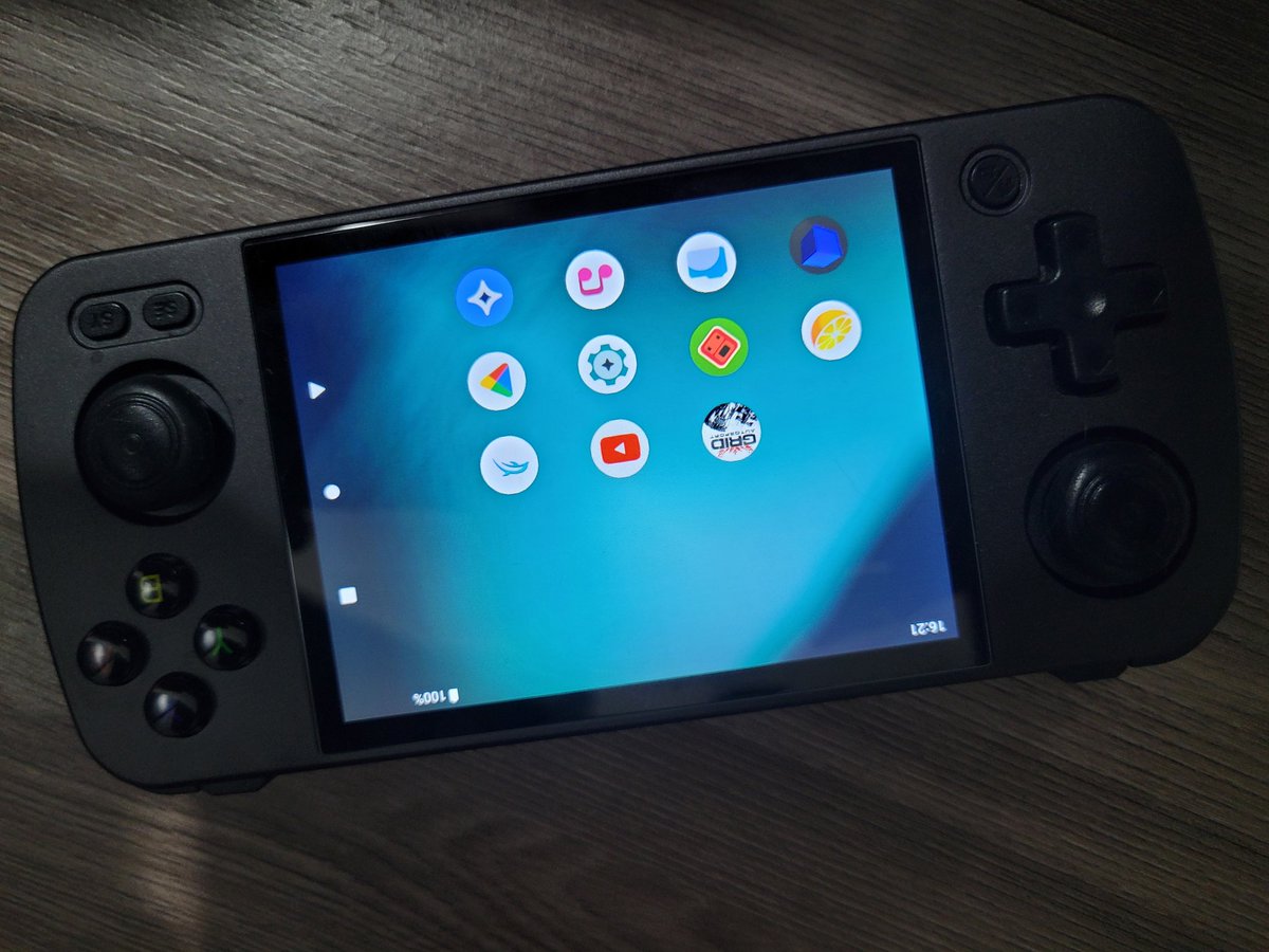 jvabbdac's tweet photo. @anbernic1 #rg405m #lineageos #GammaOS https://t.co/axYfPvx8aJ