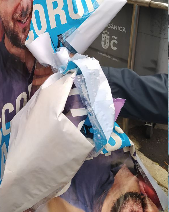 mareatlantica's tweet photo. 🧹 E tras unha campaña, coma sempre na @mareatlantica, a nosa xente traballa para retirar os carteis das rúas.

Prometemos facelo e, coma sempre, #AMareaCumpre. https://t.co/iAZLPowJVC