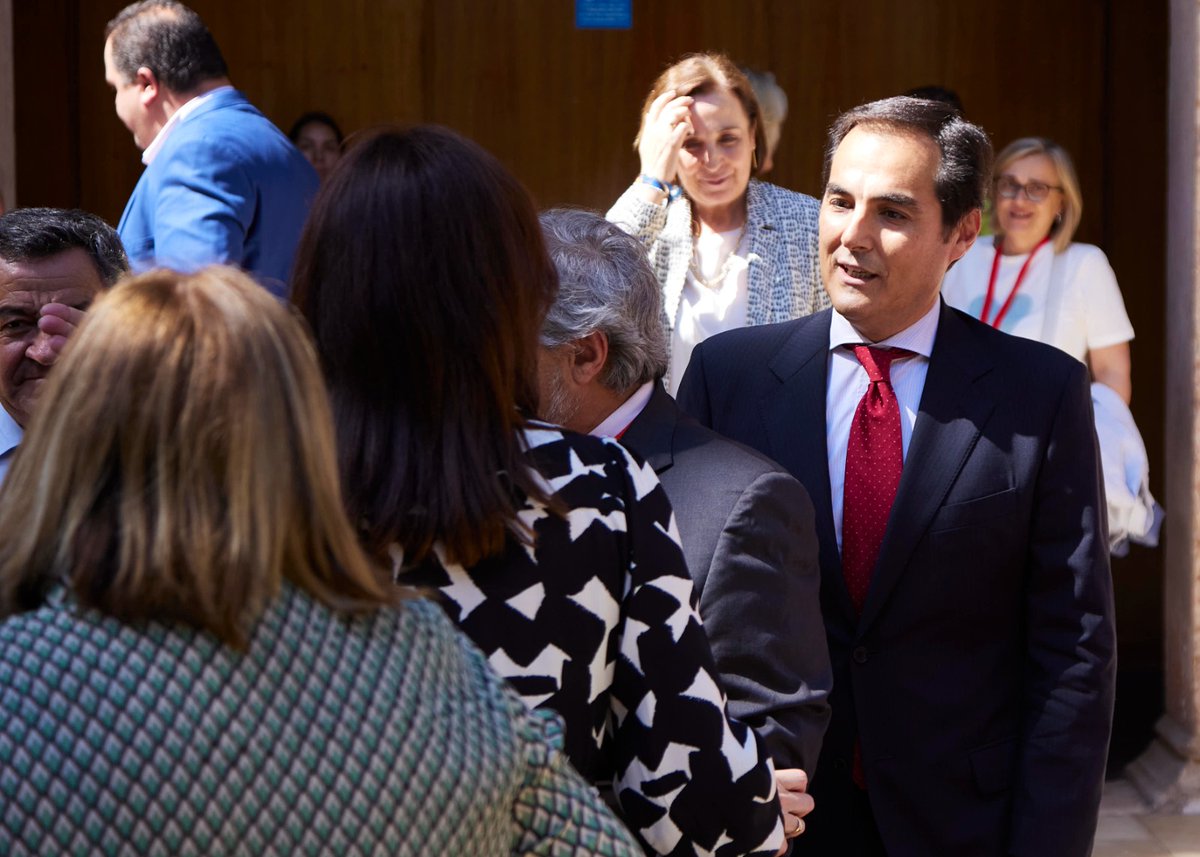 JusticiaJunta's tweet image. ✅ Aprobada la Ley de Función Pública de #Andalucía. El Pleno de @ParlamentoAnd da luz verde a una de las normas más importantes. 

✍️ El texto, impulsado por @JusticiaJunta, adapta la regulación de la Administración Pública después de 38 años. 

#FunciónPúblicaAND