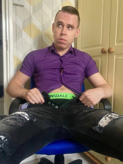 Hot Leon’s pics and videos