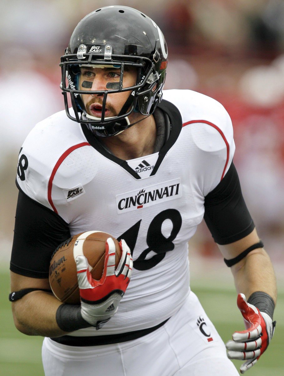 Blessed to receive an offer from <a href="/GoBearcatsFB/">Cincinnati Football</a> after an amazing talk with <a href="/coach_stepp/">Coach Stepp</a> 🐻❤️🖤🤍<a href="/JeremyO_Johnson/">Jeremy Johnson</a>  <a href="/MattDeBary/">Matt DeBary</a> 
@theUCReport <a href="/DemetricDWarren/">Demetric D. Warren</a> 
@Rivals_Clint @Swiltfong247 <a href="/adamgorney/">Adam Gorney</a> <a href="/MohrRecruiting/">Brian Mohr</a> @chadsimmons_ 
<a href="/DAWGHZERECRUITS/">Dawg House Recruiting</a> <a href="/coachdtwhite/">Derek White</a>