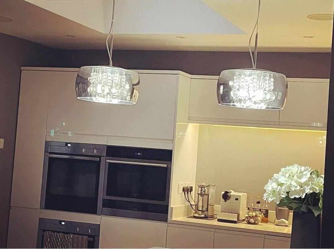 ExclusiveLight_'s tweet photo. Another satisfied customer thank you to leigh7678 for your lovely comments ❤️ so pleased you love them as much as we do 😍

#mirrorpendants #smoked pendants #kitchen Lighting #kitchen pendants #kitchen sparkle https://t.co/yF5tfh127q