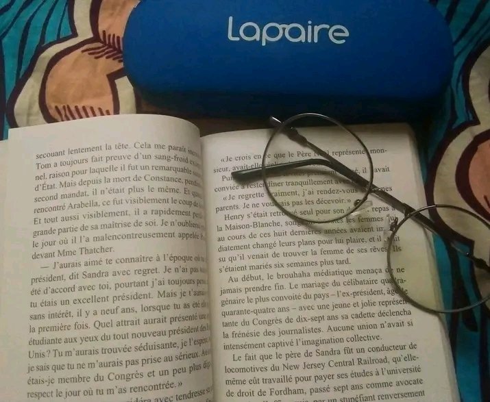 Lire devient réellement plus plaisant avec les verres photochromiques et antireflet de chez Lapaire Benin 😌.

#Lapaire #Lapairebn #Opticien #Lunettes #BienVoir #PourTous