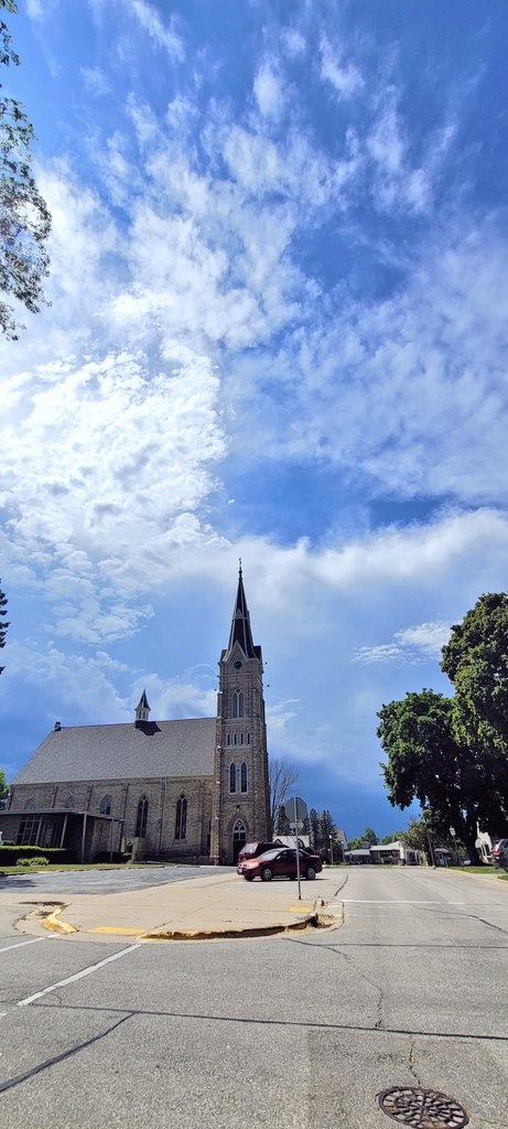Thunderstorms building just west of the #VillageofNewburg near <a href="/WestBend/">City of West Bend</a> today
@LindseySlaterTV <a href="/s_barichello/">Stephanie Barichello</a> <a href="/Mark_Baden/">Mark Baden</a> <a href="/BrianNizTMJ4/">Brian Niznansky</a> <a href="/ajWxMan/">A.J. Waterman</a> <a href="/RebeccaSchuld/">Rebecca Schuld</a> <a href="/BrookeBrighton/">Brooke Brighton</a> <a href="/Daji_aswad_wx/">Daji Aswad</a>  <a href="/InnovativeWx/">Innovative Weather</a>