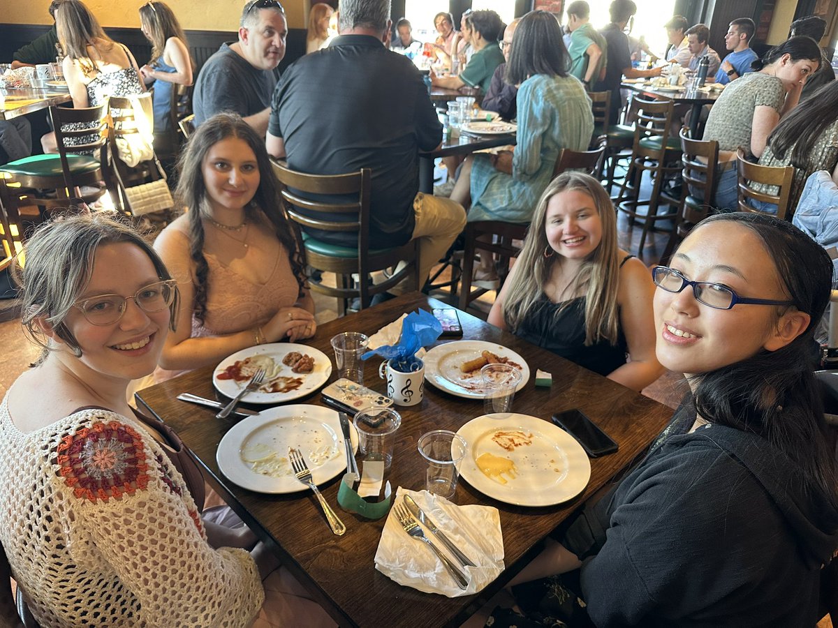 PerfArts_02090's tweet photo. Seniors! https://t.co/N68DLT7bDF