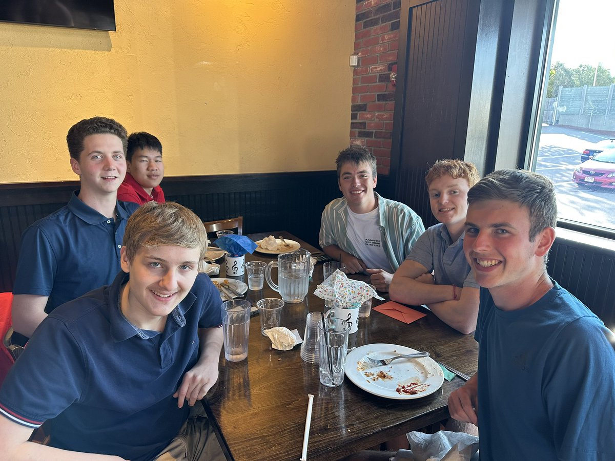 PerfArts_02090's tweet photo. Seniors! https://t.co/N68DLT7bDF