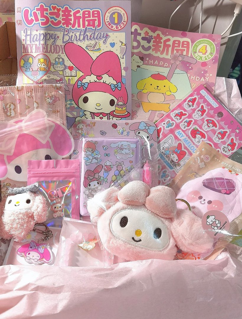 ୨୧ new giveaway! ୨୧ 
3 winners will receive sanrio lucky blind box
ෆ rt, follow me & @SukiKawaiiland 
ෆ tag a friend 
giveaway ends in a week & is worldwide! good luck^^