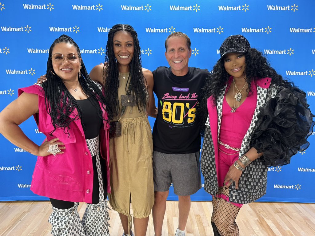 Great catching up with @TheSaltNPepa before they perform in Bud Walton Arena tonight for @Walmart shareholders week!