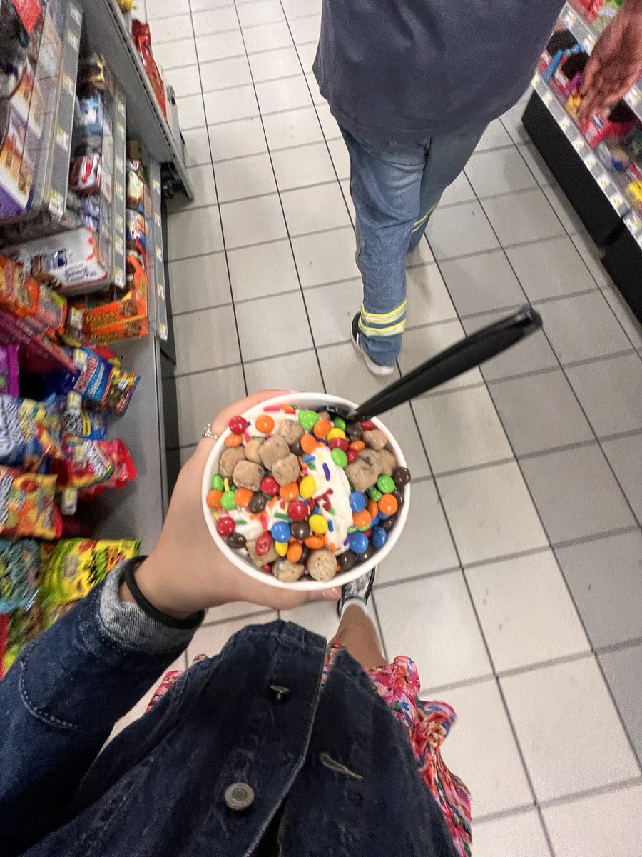 b1uccimane's tweet photo. yk i had to get COOKIE DOUGH on top of my icecream after my first music video shoot cmon now π¦π¦π¦ #cookiehoe #berryblue #artist #music #newmusic #bustingthefattestnut https://t.co/qdz4H9ZYmb