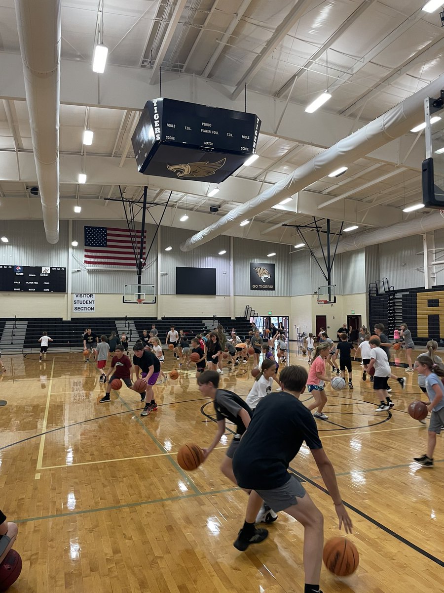It was a great first day of kids camp!! What a turnout! #ArdmoreHoops #Family 🐅🏀🐅🏀