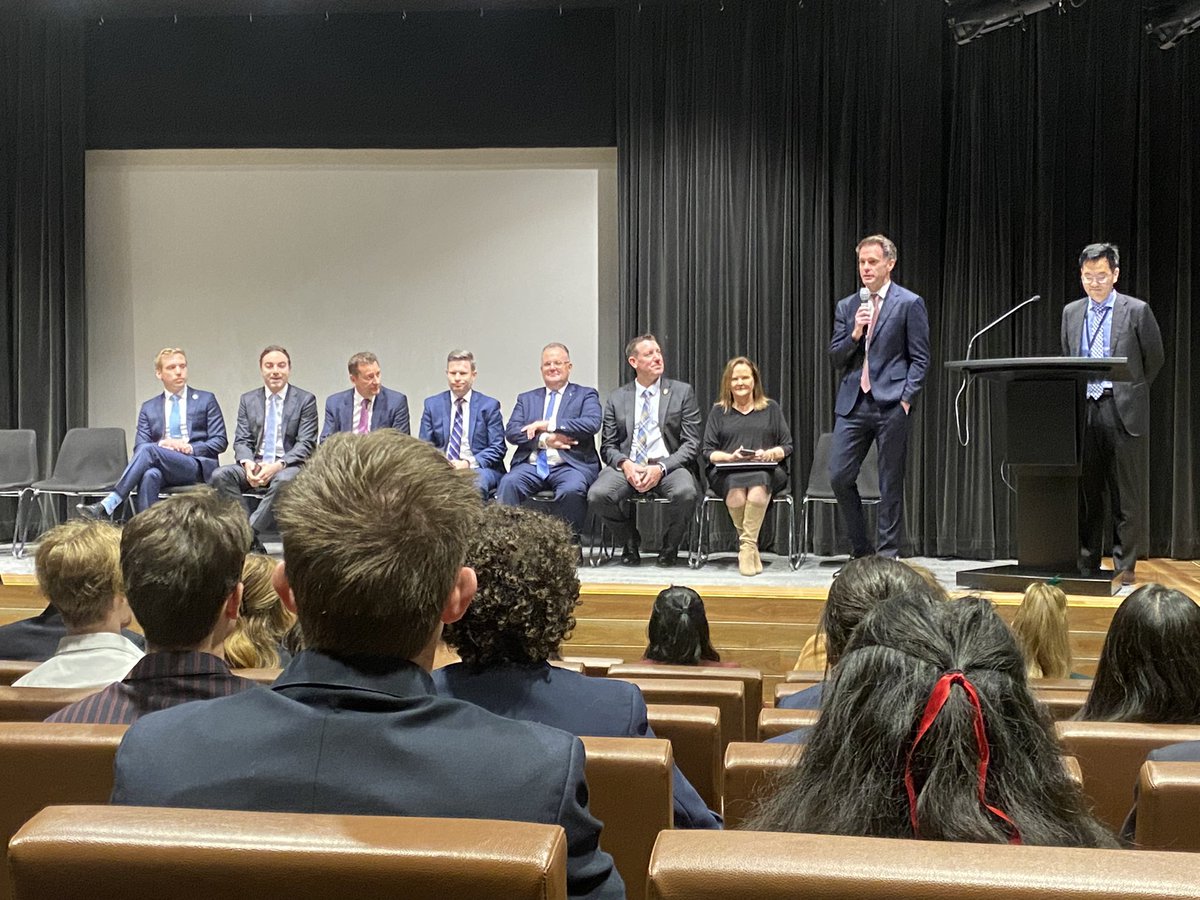 DebGilbert1402's tweet photo. @nswparliament enjoying the secondary schools’ leaders’ day 👍🏽 https://t.co/RMvPVFdnwC