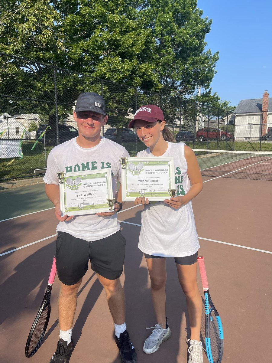 Sharilyn20's tweet photo. @lynbrook high school tennis hosted first annual mixed doubles tournament! #success #girlsvarsitytennis #boysvarsitytennis #homeiswherethecourtis https://t.co/Q9iJoTMjsO