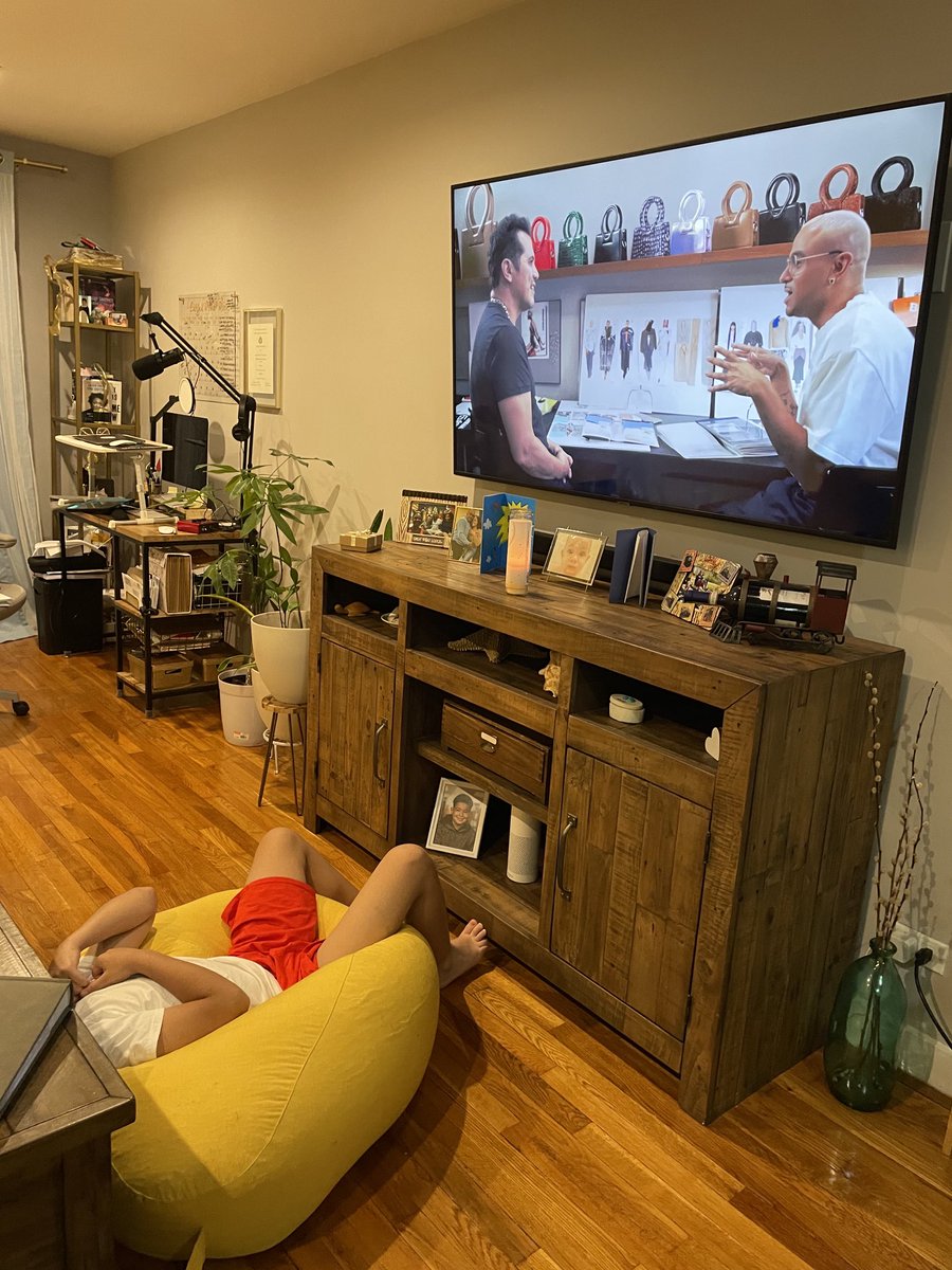 MarleneRPeralta's tweet photo. Watching #LeguizamodoesAmerica with my son in the episode featuring #Dominican artist #RaulLopez of #Luar who is from #Williamsburg #Brooklyn just like us 🇩🇴 https://t.co/6f4GgBEdX5