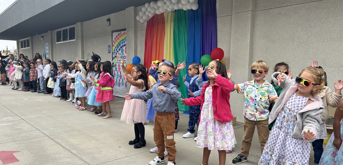 Pre-K Promotion at Florida Street. Big steps today. #TheTimeIsNow <a href="/tdav8/">Terrence Davis</a> <a href="/BanningUnified/">Banning Unified School District</a> <a href="/lynettewsocial/">Lynette White</a>