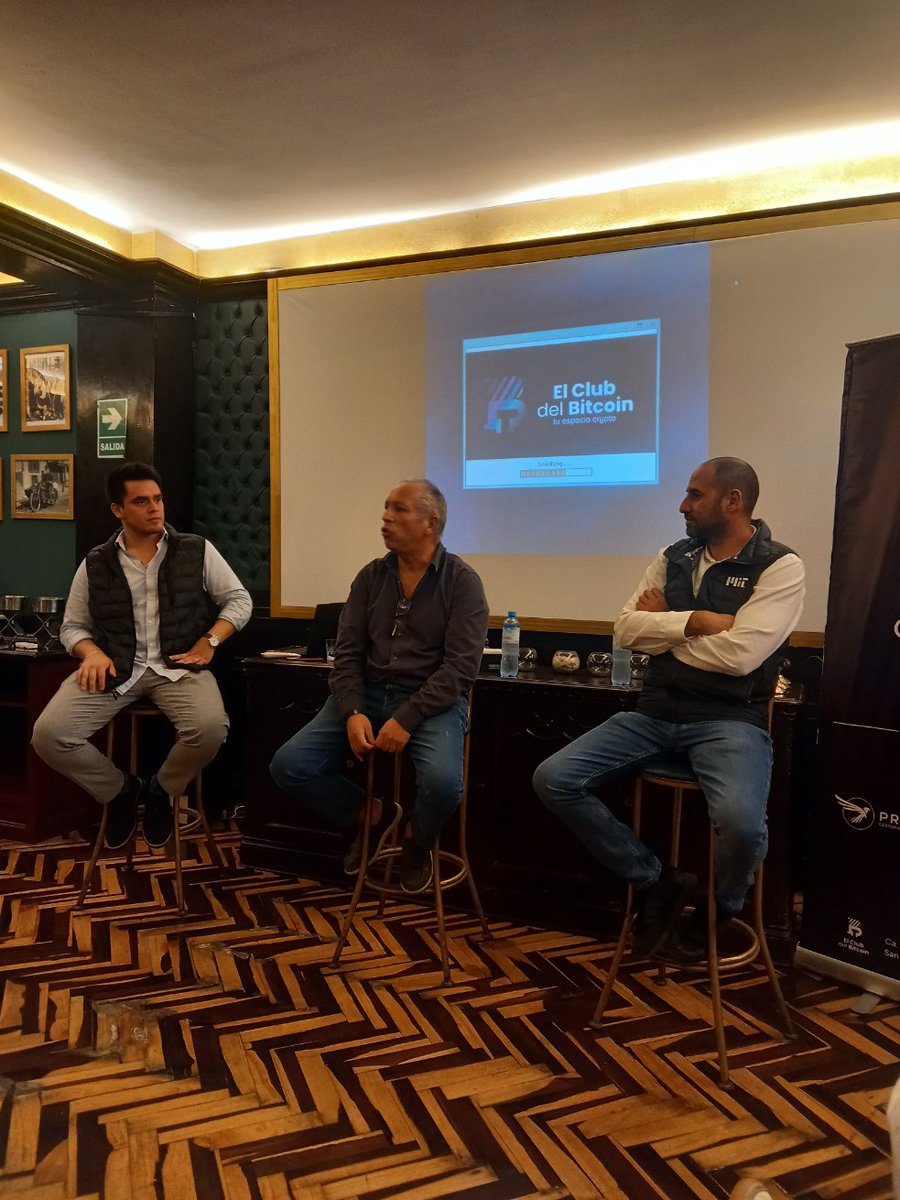 lbarragan's tweet photo. El el #clubdelbitcoin escuchando a José Zarate @netssenger_   y @JavierBambarenD sobre #startups y #blockchain moderado por @gonzalo https://t.co/PlFxrkHwGj