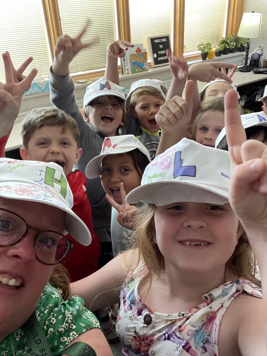 Mrs. Hixson tweet media