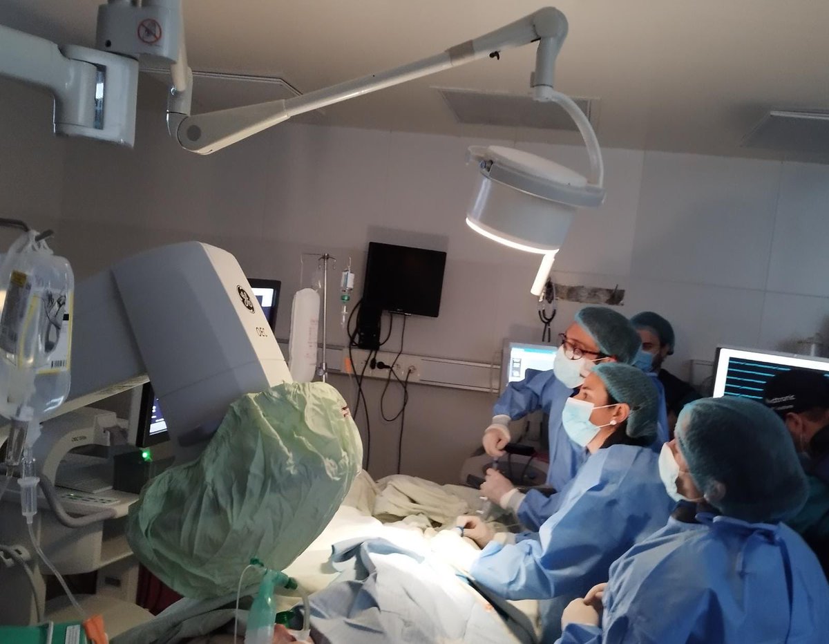 En el día de hoy en el <a href="/CcaUruguay/">Centro Cardiológico Americano</a> realizamos la primer ablación de Fibrilación Auricular con criobalón del pais. Contamos con la presencia de un destacado colega argentino <a href="/trijuanmv/">Juan Manuel Vergara EP</a> quien fue nuestro proctor. Hay equipo <a href="/manorobaina/">Maria Noel Robaina</a> @Pompastockolmo vamos por mas!