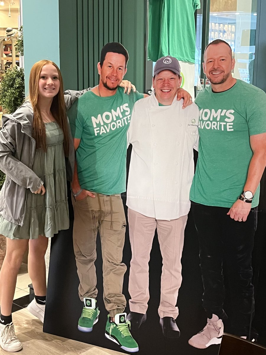 Checking out wahlburgers! @markwahlberg