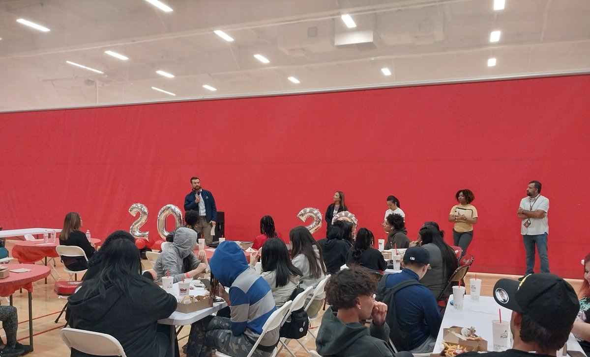 dakcomm's tweet image. Located in Compton, Centennial High celebrated “Decision Day”. This year’s recipient of the World Oil Scholarship was an exceptional student who had a strong GPA &amp;amp; was very involved in school activities. Congrats to America Pineda who's attending UCLA in the Fall! #DecisionDay