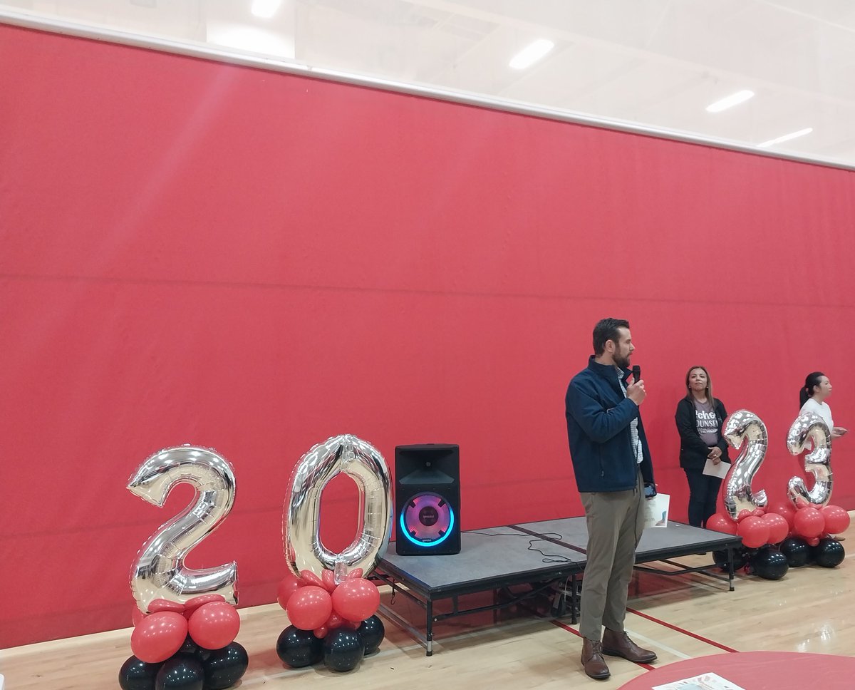 dakcomm's tweet image. Located in Compton, Centennial High celebrated “Decision Day”. This year’s recipient of the World Oil Scholarship was an exceptional student who had a strong GPA &amp;amp; was very involved in school activities. Congrats to America Pineda who's attending UCLA in the Fall! #DecisionDay