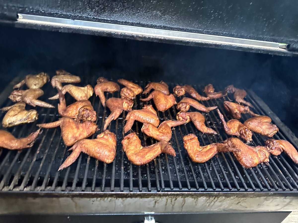 pcasey98's tweet photo. Wednesday nights in NC. Start and finish. Carolina treet marinade #recteqmafia https://t.co/eIQjKKsqjV