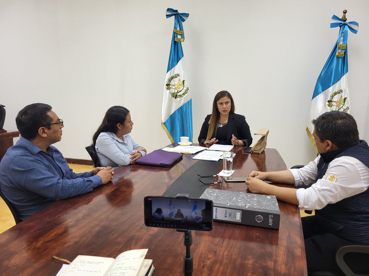 Renion con autoridades de Fodes y representantes de la Municipalidad de Yepocapa, para fiscalizar el avance del proyecto de mejoramiento sistema de alcantarillado en el Segundo y Tercer Canton de la cabecera municipal de San Pedro Yepocapa.