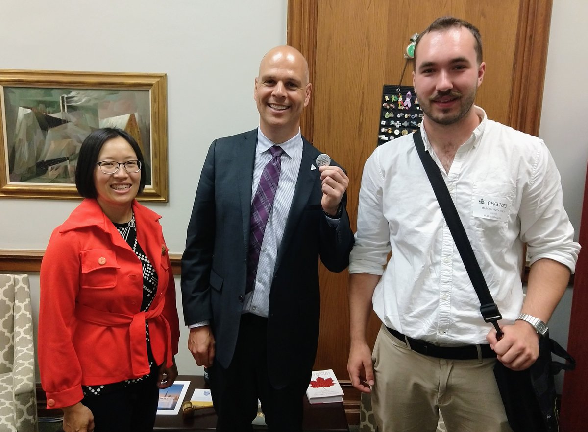 What a day at Queen's Park! Thanks to @CFifeKW for the invite. Great to meet @chrisgloverndp, @jamiewestndp and @sarahjama_ 🤩 #onpoli #ondp