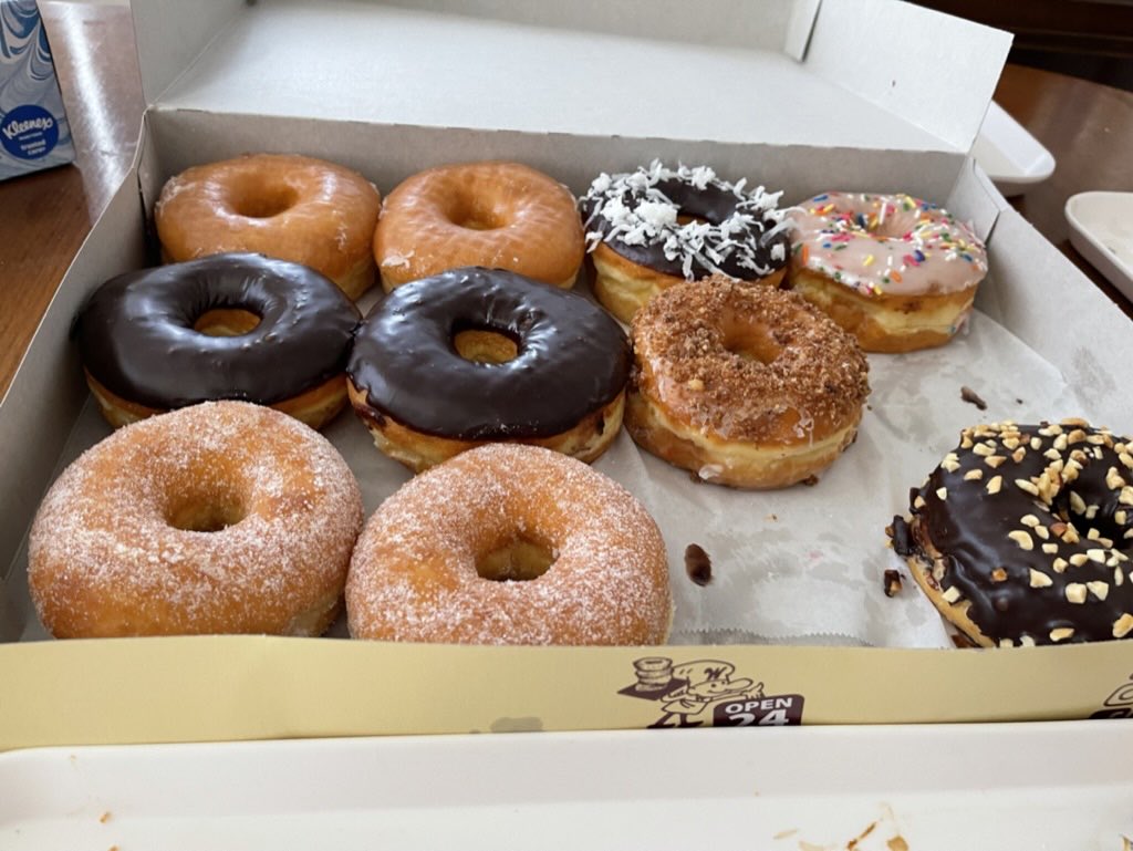 js232's tweet image. Delicious Winchelle donuts