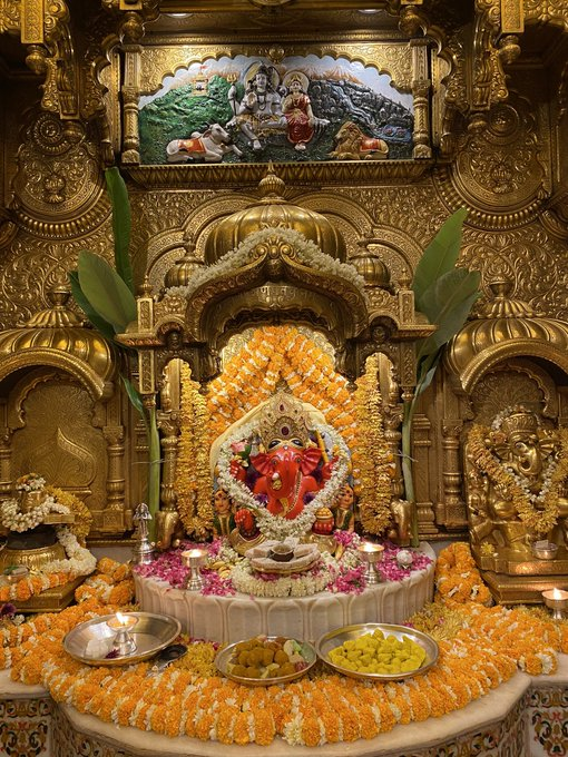 મુંબઈ સ્થિત શ્રી સિદ્ધિવિનાયક દેવના પ્રાત:શ્રૃંગાર દર્શન

ગણપતિ બપ્પા મોરિયા🙏🙏🌹🌹