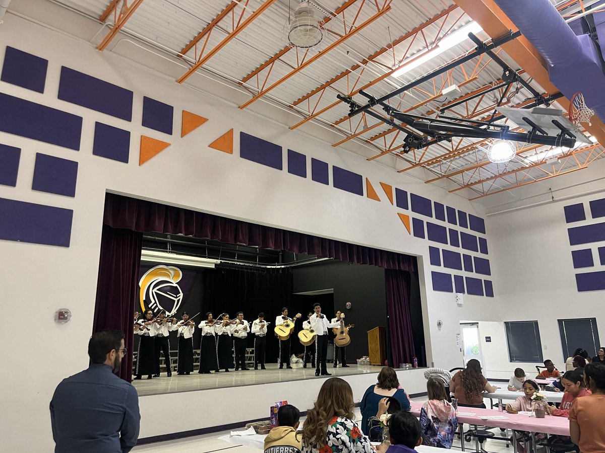 Thank you Ituarte Elementary for inviting us to play for 3rd and 4th grade mommies!!!
Happy Mother’s Day!! 

#OneEmpire #EDHS #MariachiAzteca  #TeamSISD #SISDFineArts