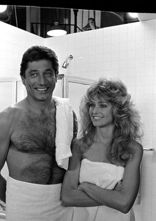 Happy Birthday to Joe Namath. Here he is with FARRAH 