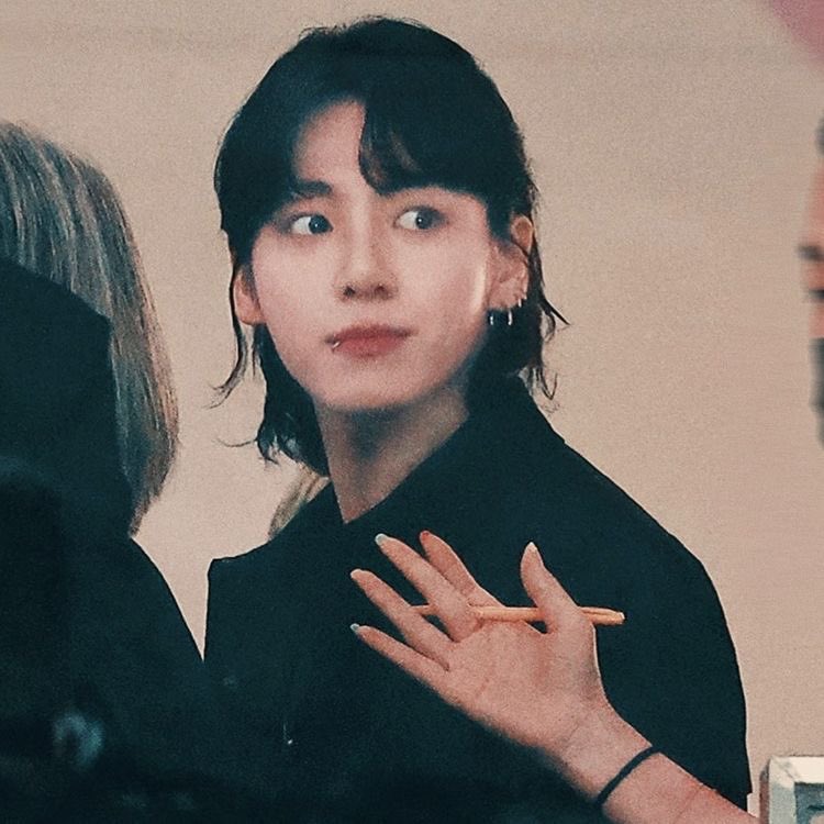 jeonnesi's tweet photo. #jikookau where JM and JK get dumped at the same time by their own boyfriends at a fancy restaurant https://t.co/YrldwMvOYh