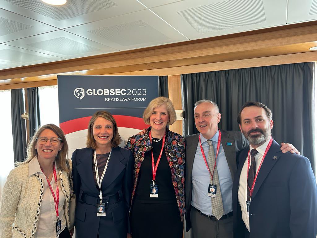 I had a great discussion yesterday at #GLOBSEC2023 with <a href="/FranColombo2019/">Francesca Colombo</a> <a href="/JoseSuvada/">Jozef Suvada</a> <a href="/UNICEF_ECA/">UNICEF Europe C.Asia</a> <a href="/DirectRelief/">Direct Relief</a> <a href="/MaryEBussell/">Dr Mary Bussell</a> &amp; others. We explored the complex relationship between wealth &amp; health. Thanks to all for your valuable insights!
 
🔗globsec.org/what-we-do/com…
