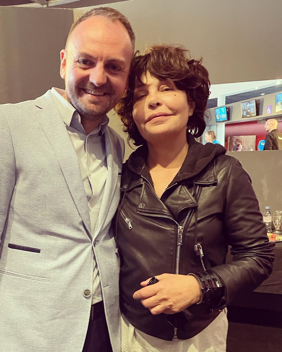 Rémy JOURDAIN (@remyjourdain) on Twitter photo Le plaisir d’avoir animer une formidable avant-première au <a href="/cinevillehenin/">cinevilleheninbeaumont</a> pour la sortie du nouveau film d’<a href="/IsaMergault/">Isabelle Mergault</a> : Des Mains en Or! Une très bellehistoire d’amitié, avec un casting efficace et un scénario qui vous fera rire et saura vous émouvoir. 👏🎤 #presentateur Le plaisir d’avoir animer une formidable avant-première au <a href="/cinevillehenin/">cinevilleheninbeaumont</a> pour la sortie du nouveau film d’<a href="/IsaMergault/">Isabelle Mergault</a> : Des Mains en Or! Une très bellehistoire d’amitié, avec un casting efficace et un scénario qui vous fera rire et saura vous émouvoir. 👏🎤 #presentateur